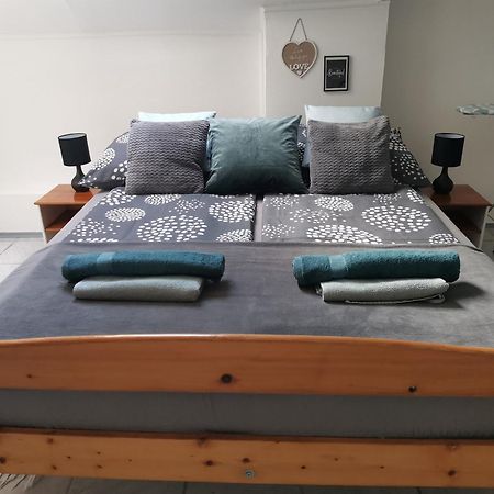 Apartman Rose Eger Buitenkant foto