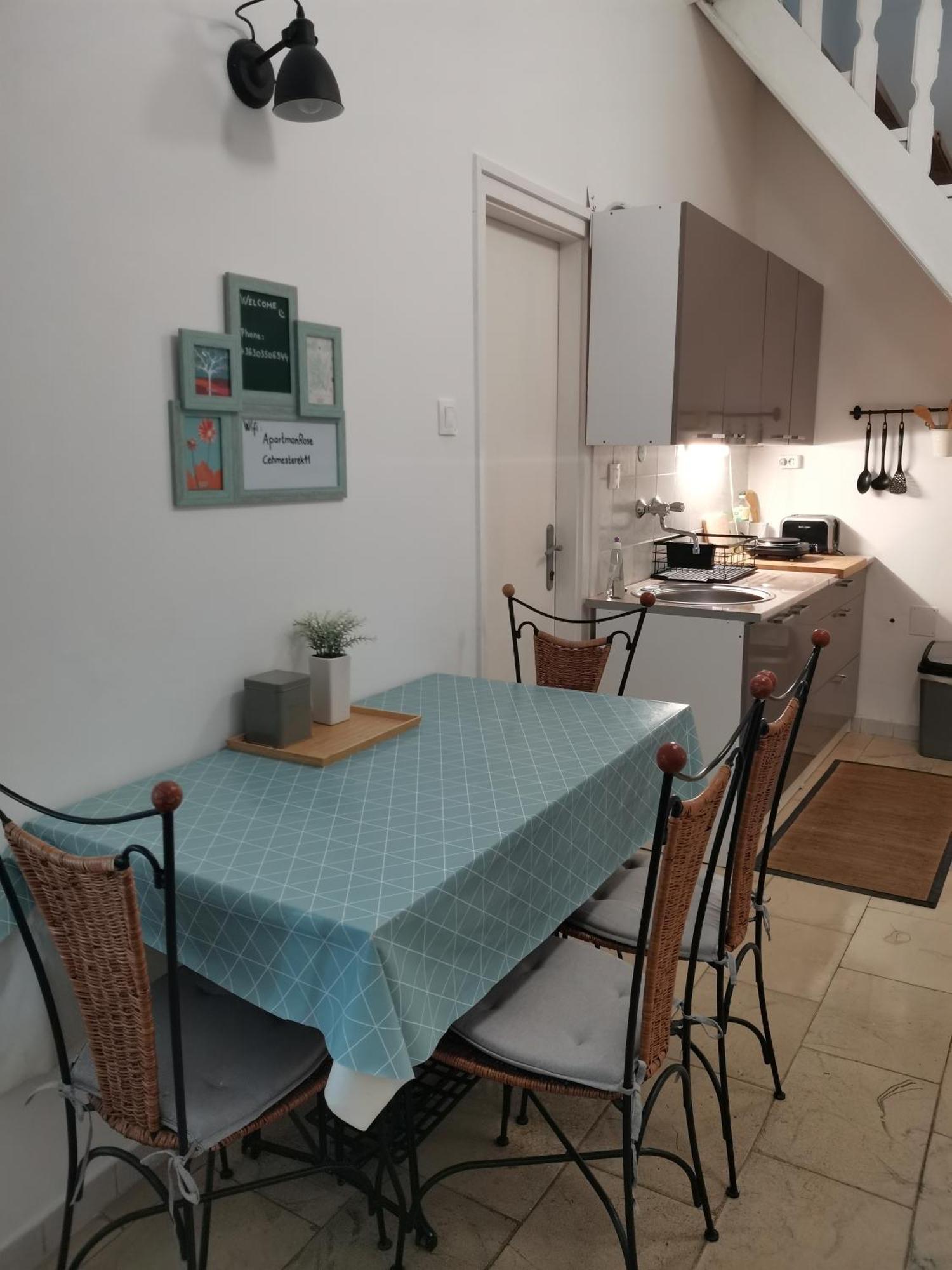 Apartman Rose Eger Buitenkant foto