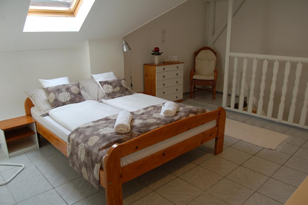 Apartman Rose Eger Buitenkant foto