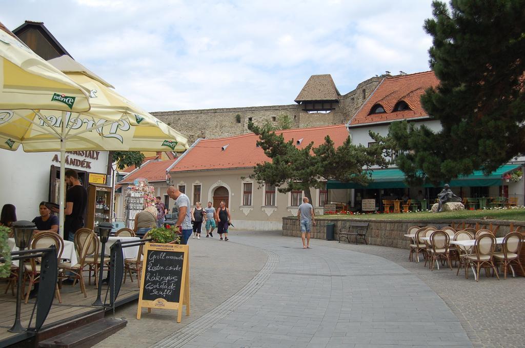 Apartman Rose Eger Buitenkant foto