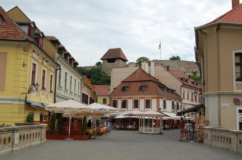 Apartman Rose Eger Buitenkant foto