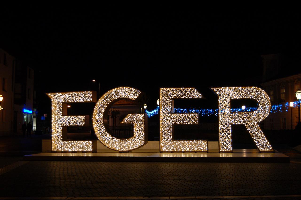 Apartman Rose Eger Buitenkant foto