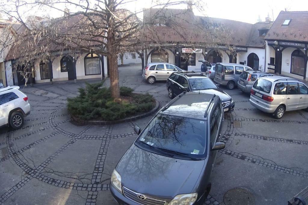 Apartman Rose Eger Buitenkant foto