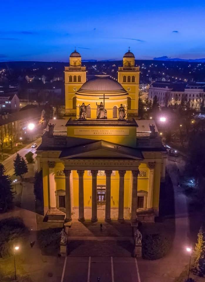 Apartman Rose Eger Buitenkant foto